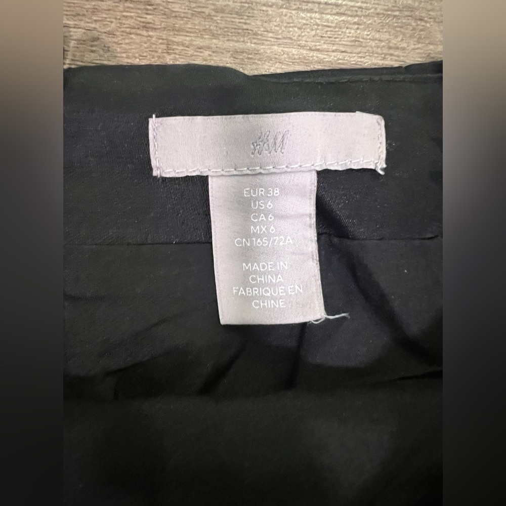 Women's H&M Black Satin Bow Front Mini Skirt - Picture 3 of 4